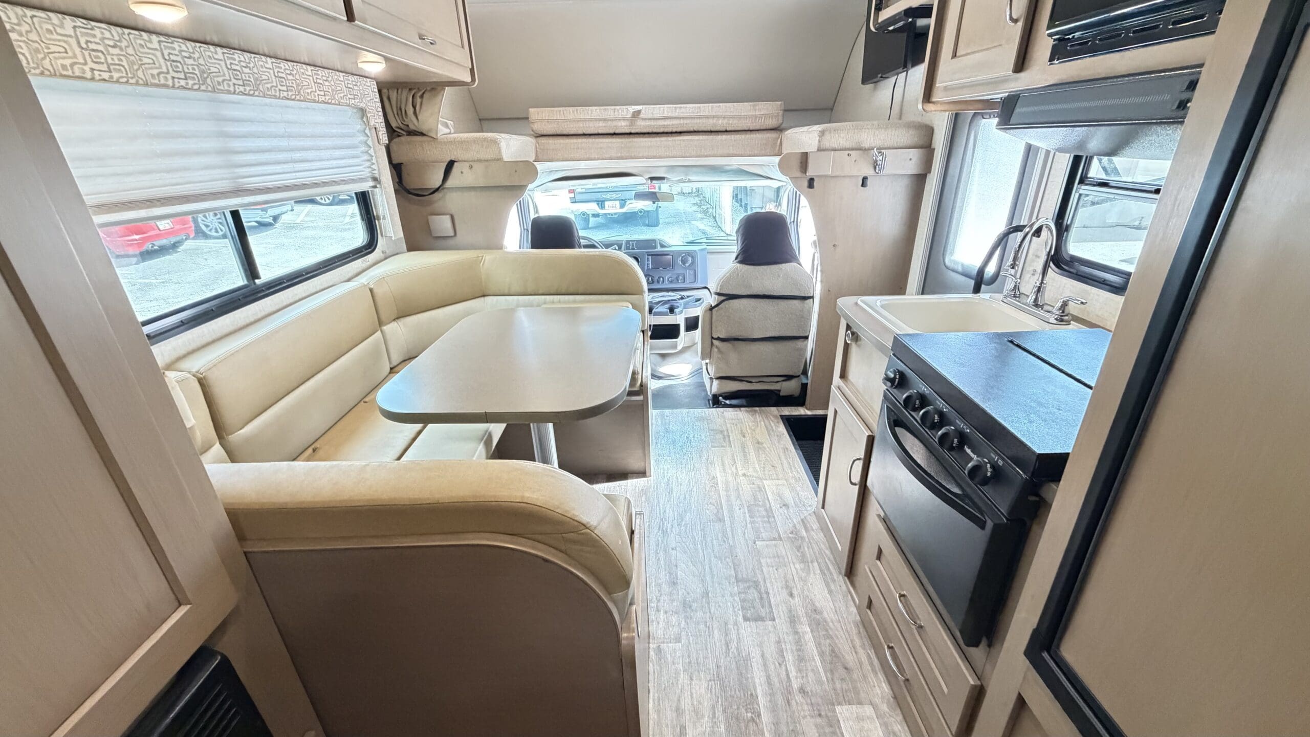 2017 Winnebago Spirit 22R Class C motorhome - Image 16