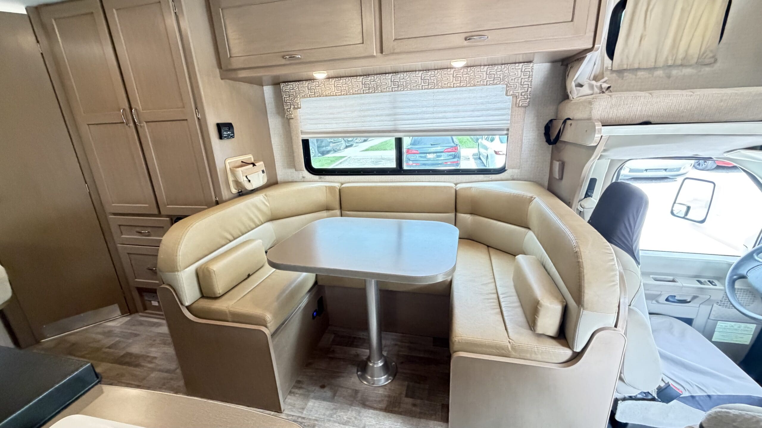 2017 Winnebago Spirit 22R Class C motorhome - Image 17