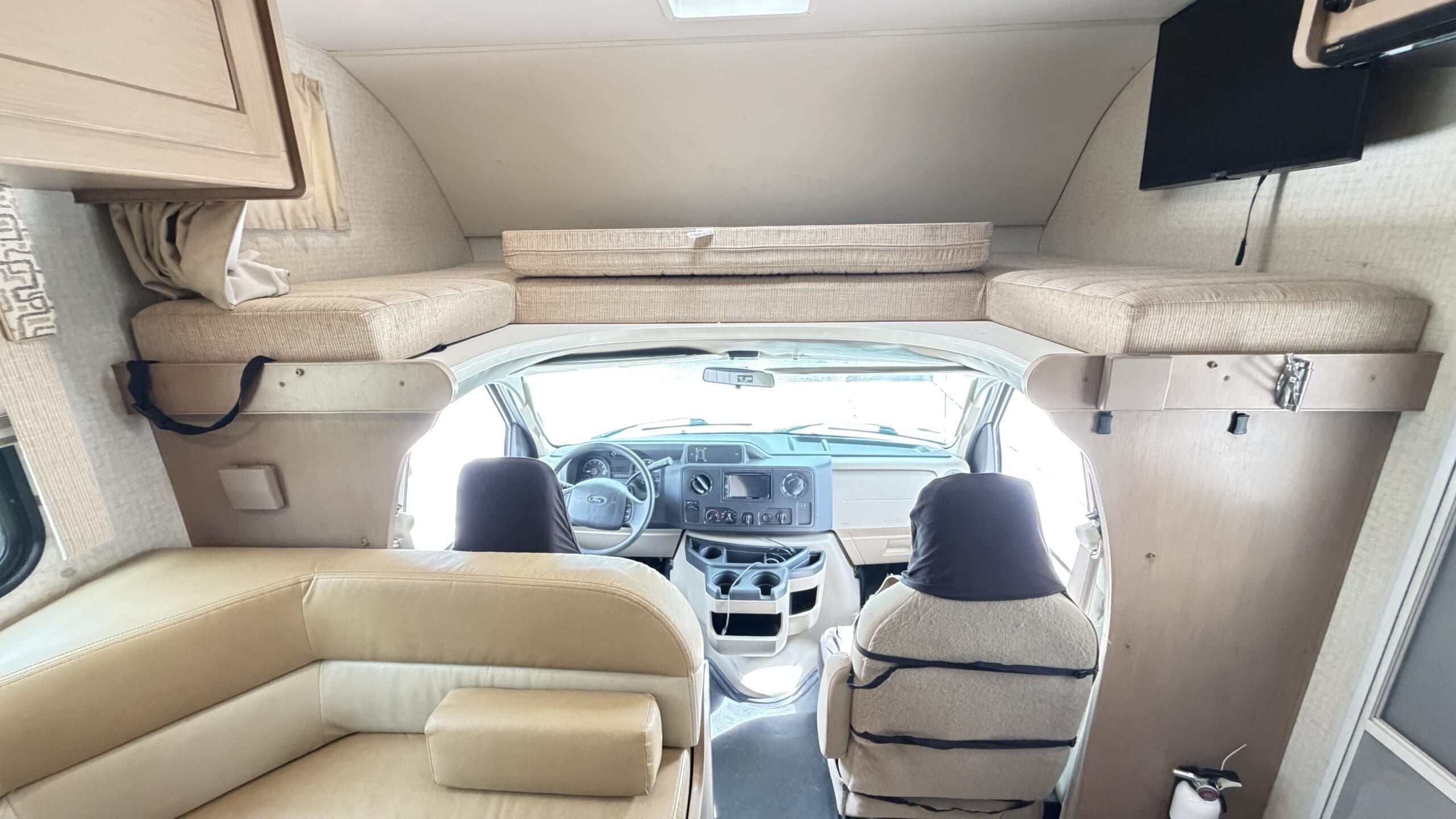 2017 Winnebago Spirit 22R Class C motorhome - Image 19