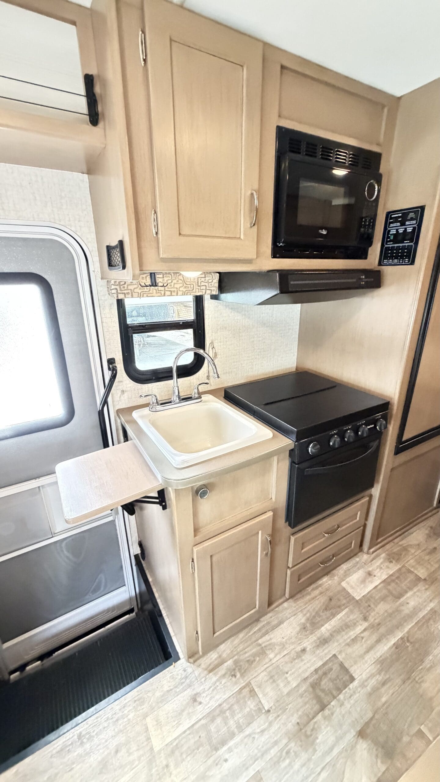 2017 Winnebago Spirit 22R Class C motorhome - Image 27