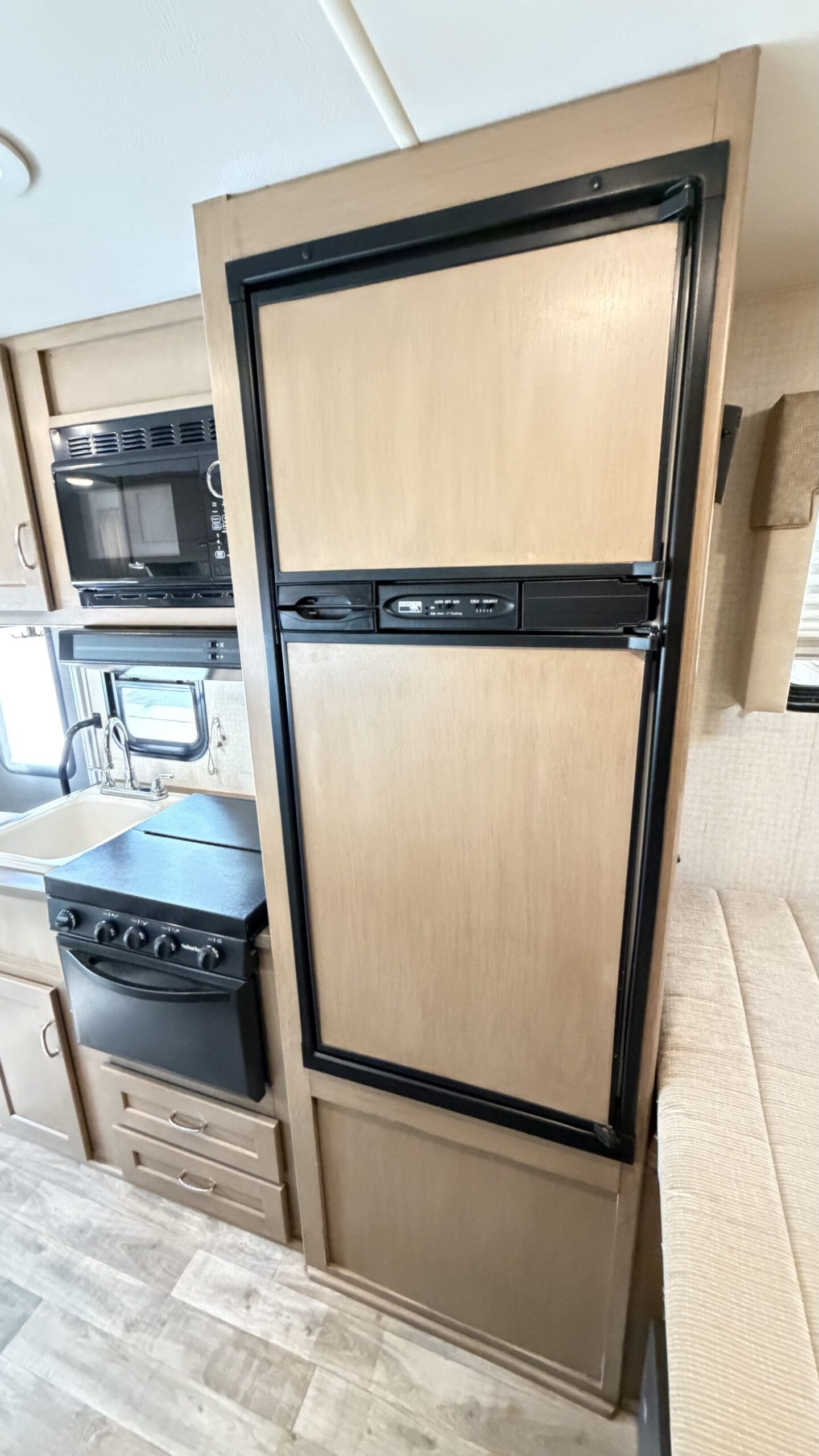 2017 Winnebago Spirit 22R Class C motorhome - Image 28