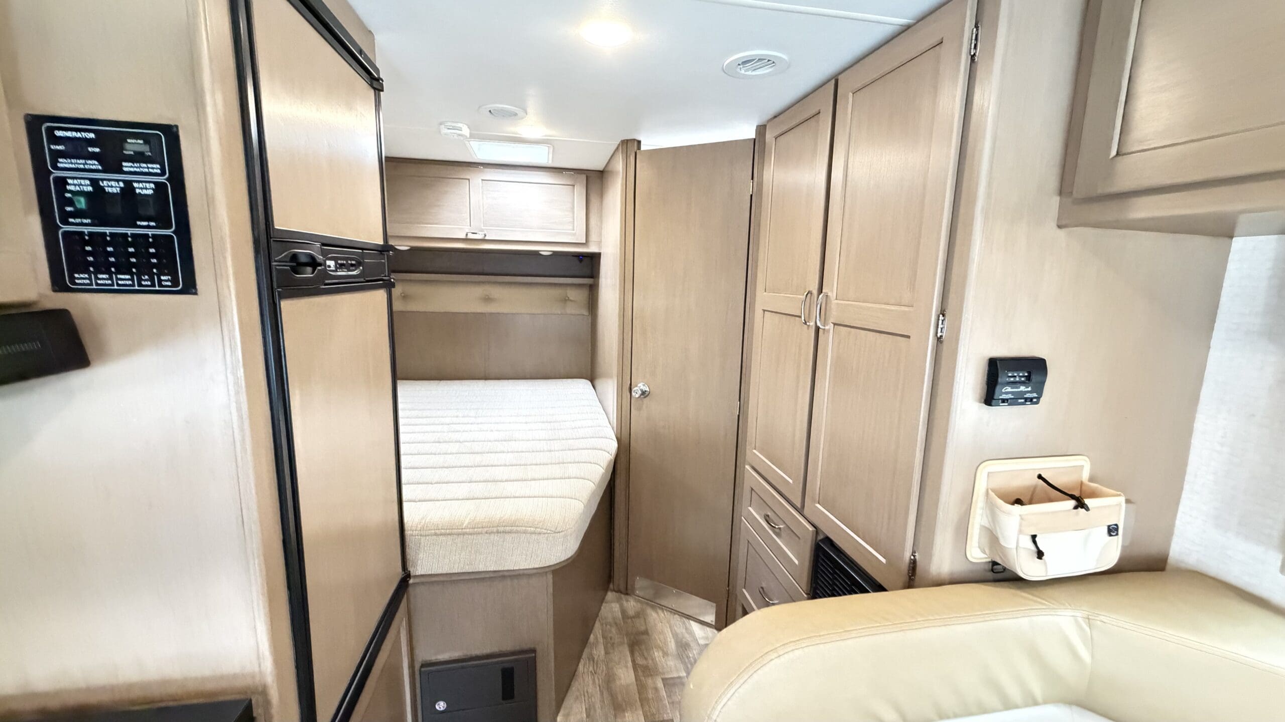 2017 Winnebago Spirit 22R Class C motorhome - Image 29