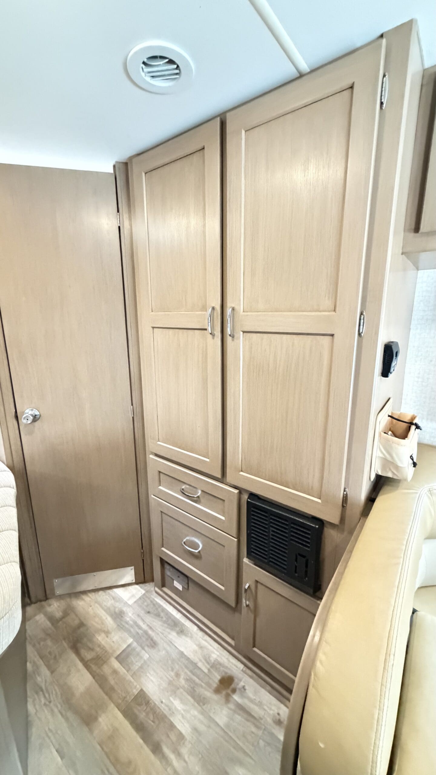 2017 Winnebago Spirit 22R Class C motorhome - Image 30