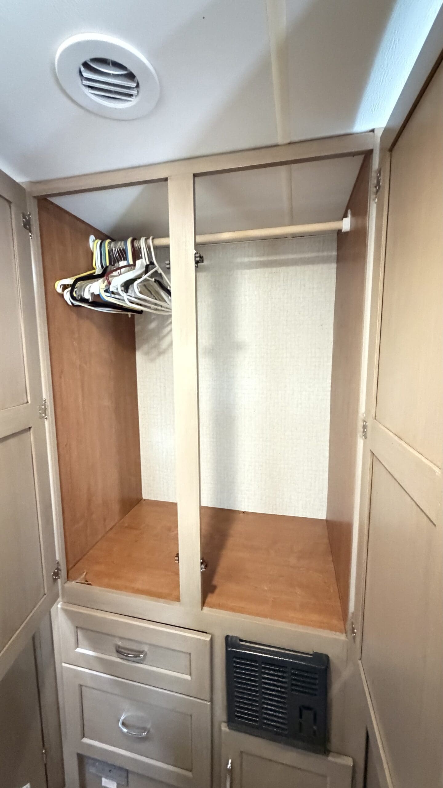 2017 Winnebago Spirit 22R Class C motorhome - Image 31
