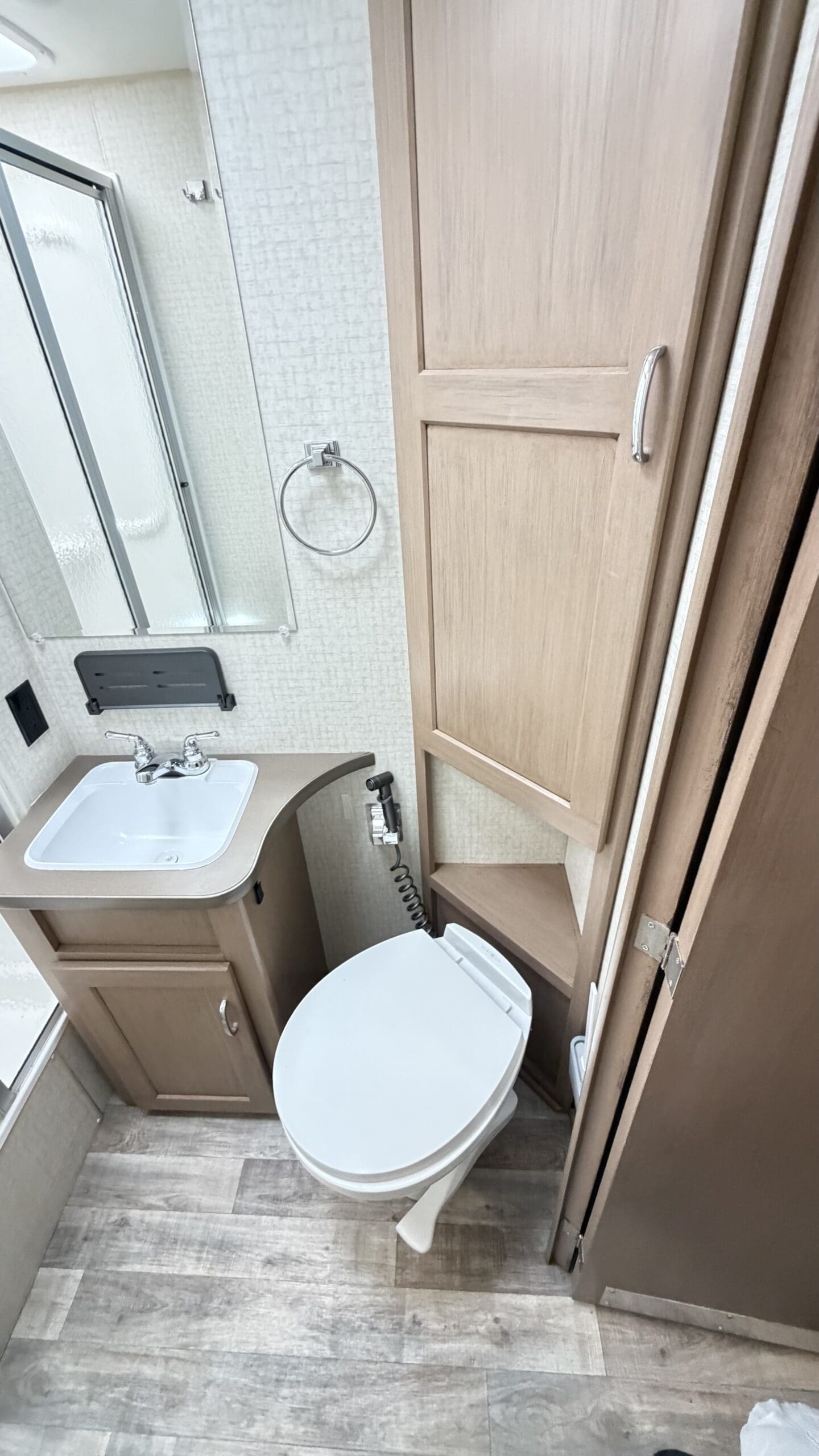 2017 Winnebago Spirit 22R Class C motorhome - Image 36