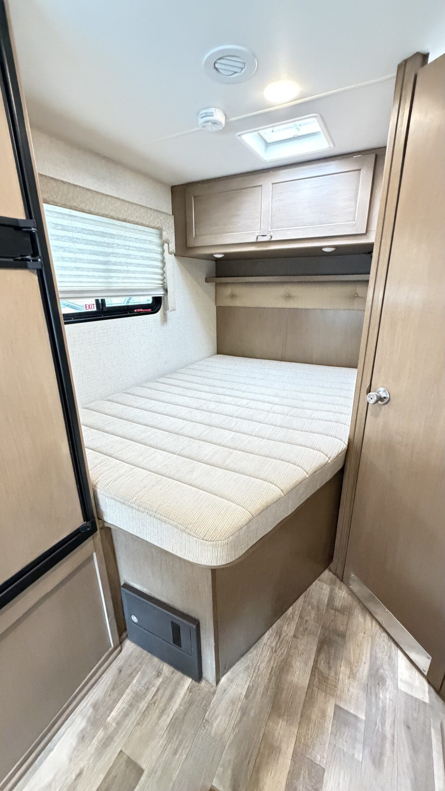 2017 Winnebago Spirit 22R Class C motorhome - Image 37