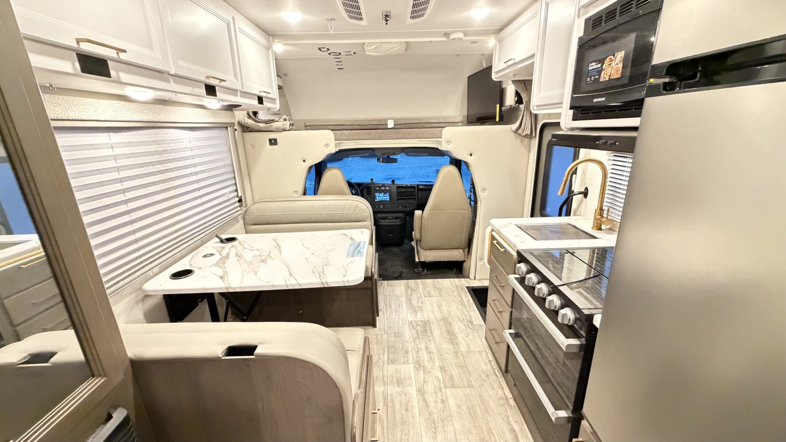 2025 Thor Chateau 22E Class C motorhome - Image 15
