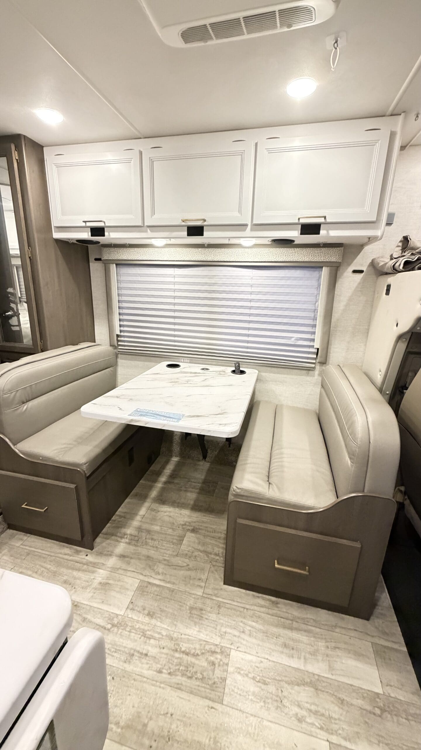 2025 Thor Chateau 22E Class C motorhome - Image 17