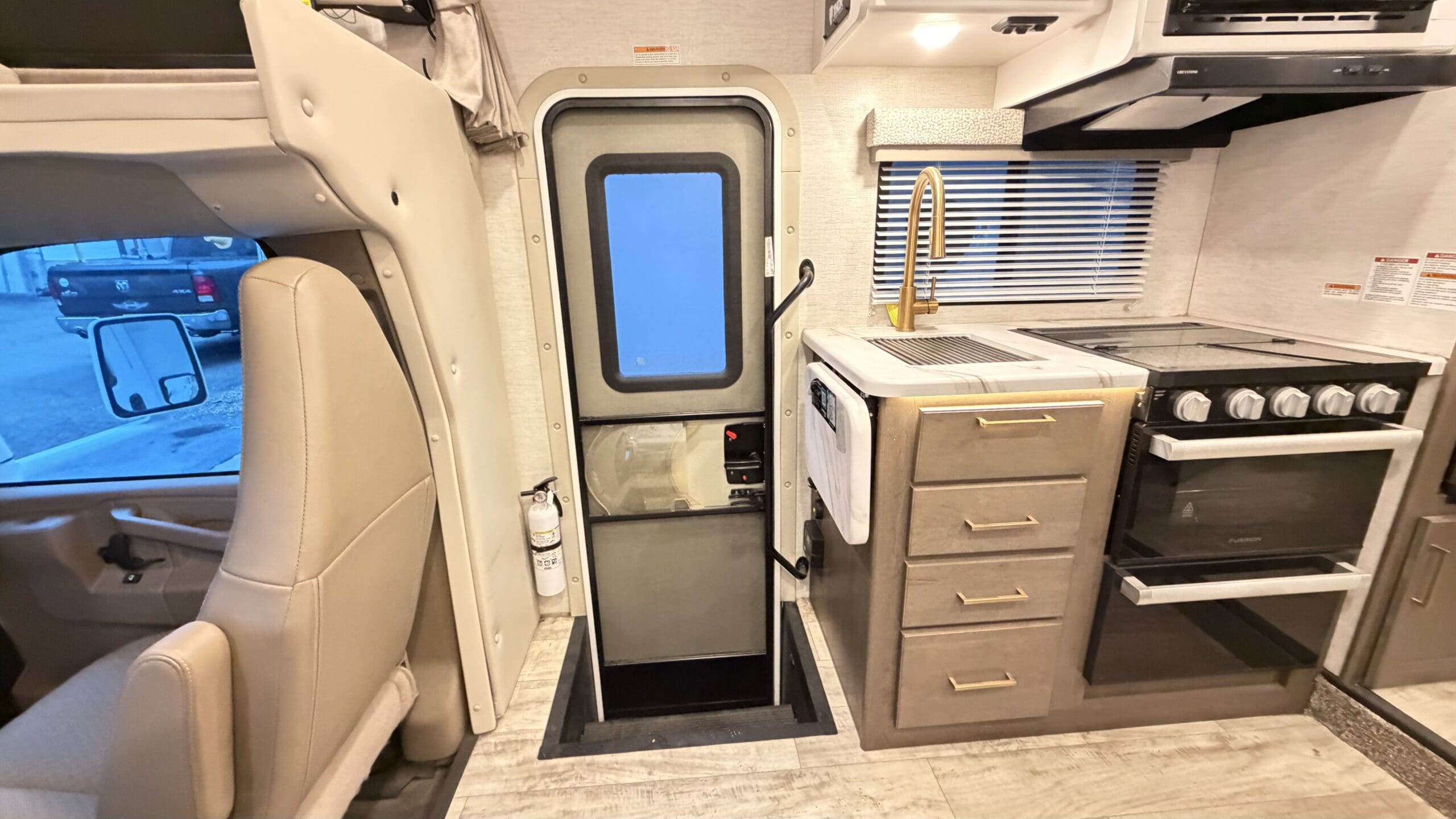 2025 Thor Chateau 22E Class C motorhome - Image 18