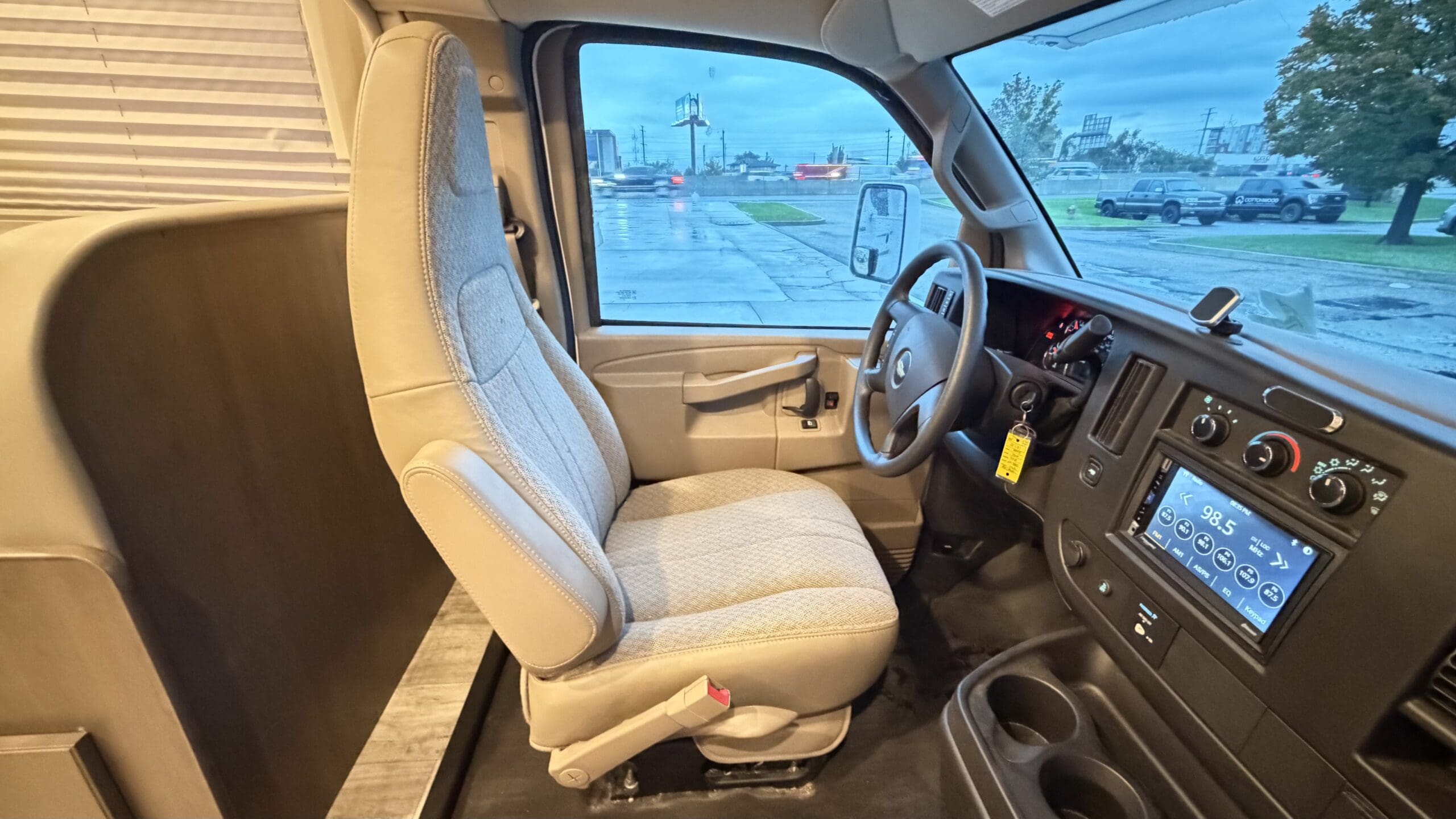 2025 Thor Chateau 22E Class C motorhome - Image 21