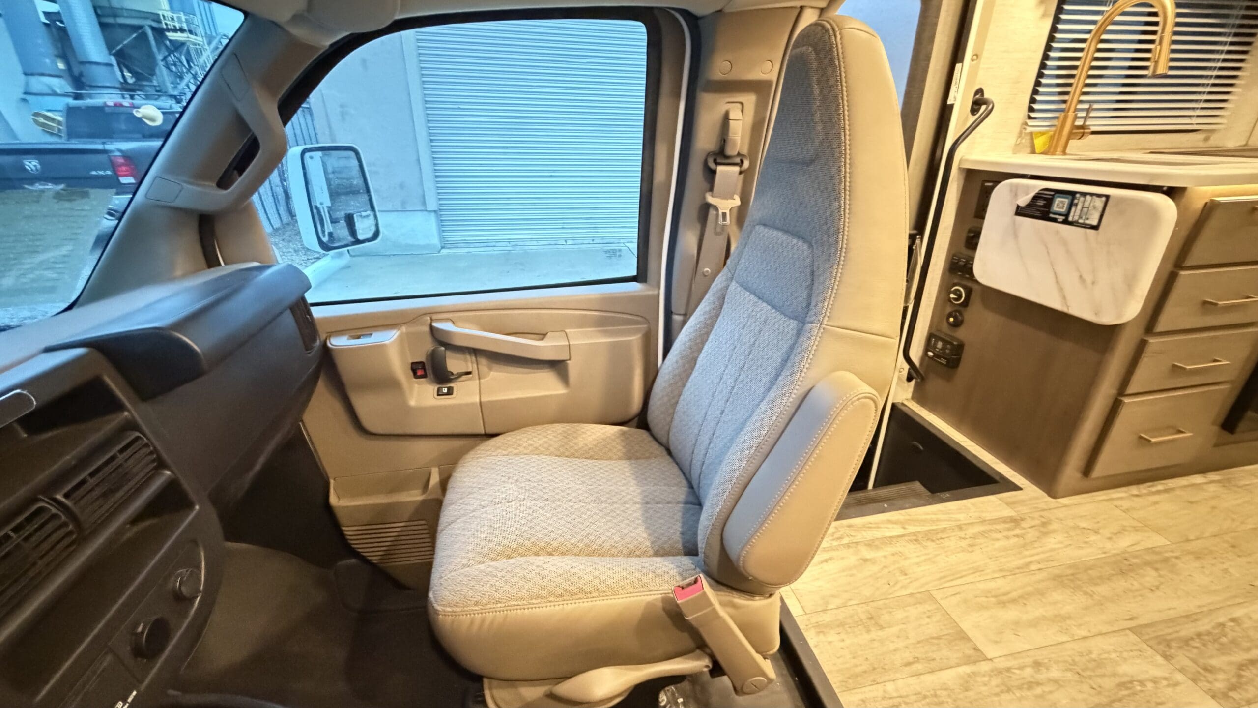 2025 Thor Chateau 22E Class C motorhome - Image 22