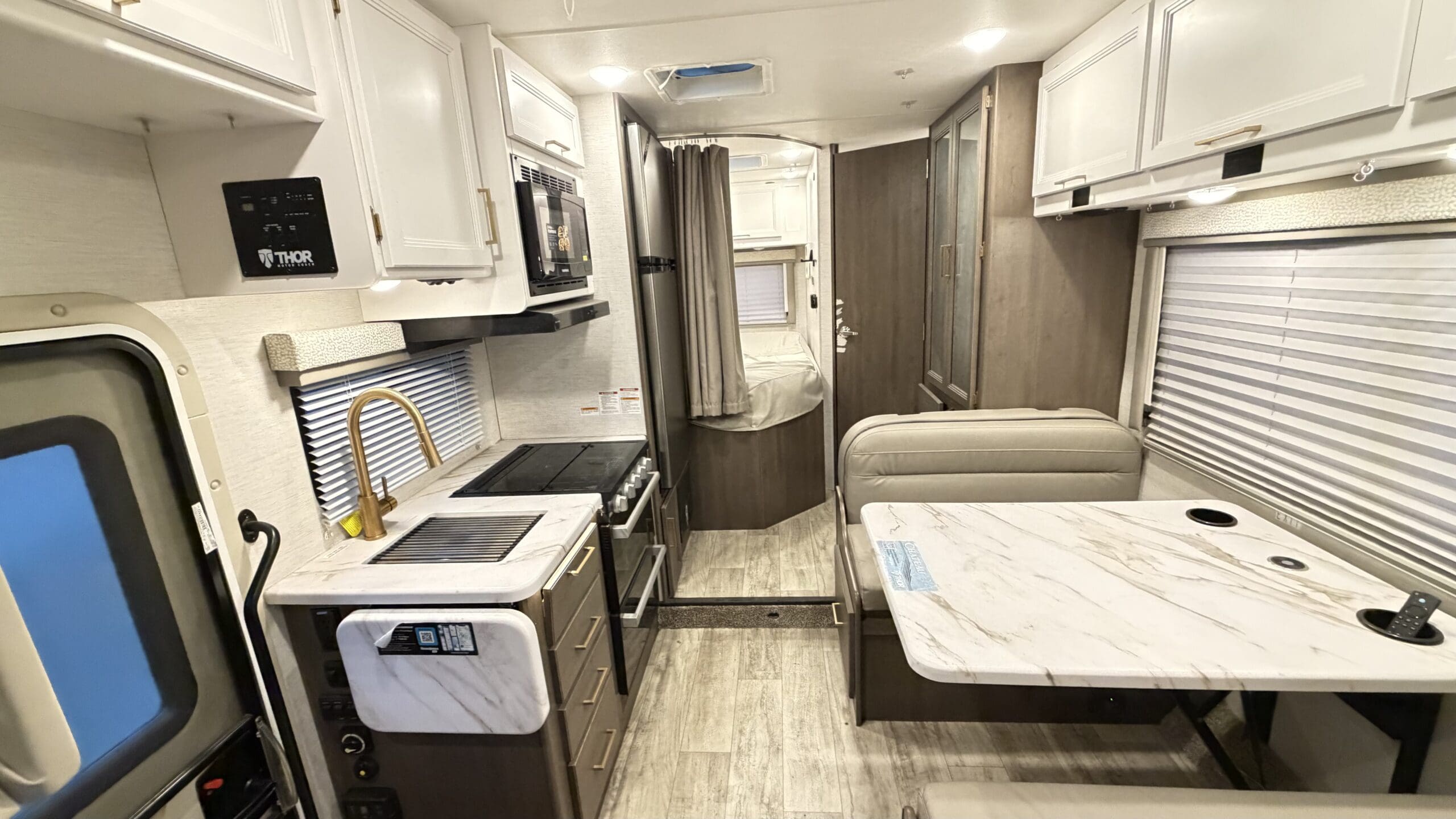 2025 Thor Chateau 22E Class C motorhome - Image 25