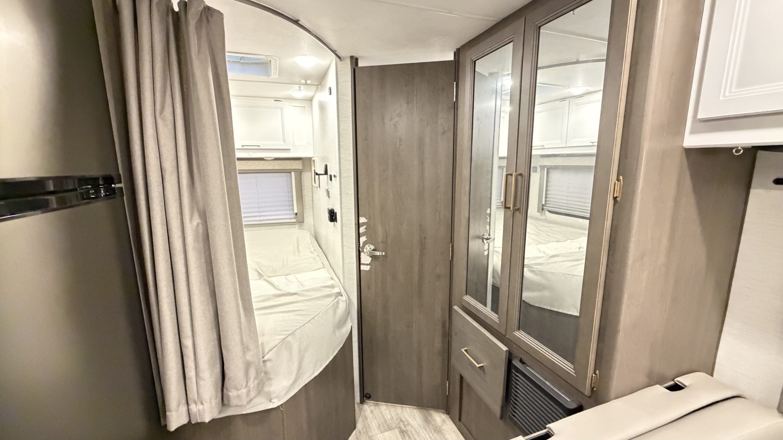 2025 Thor Chateau 22E Class C motorhome - Image 29