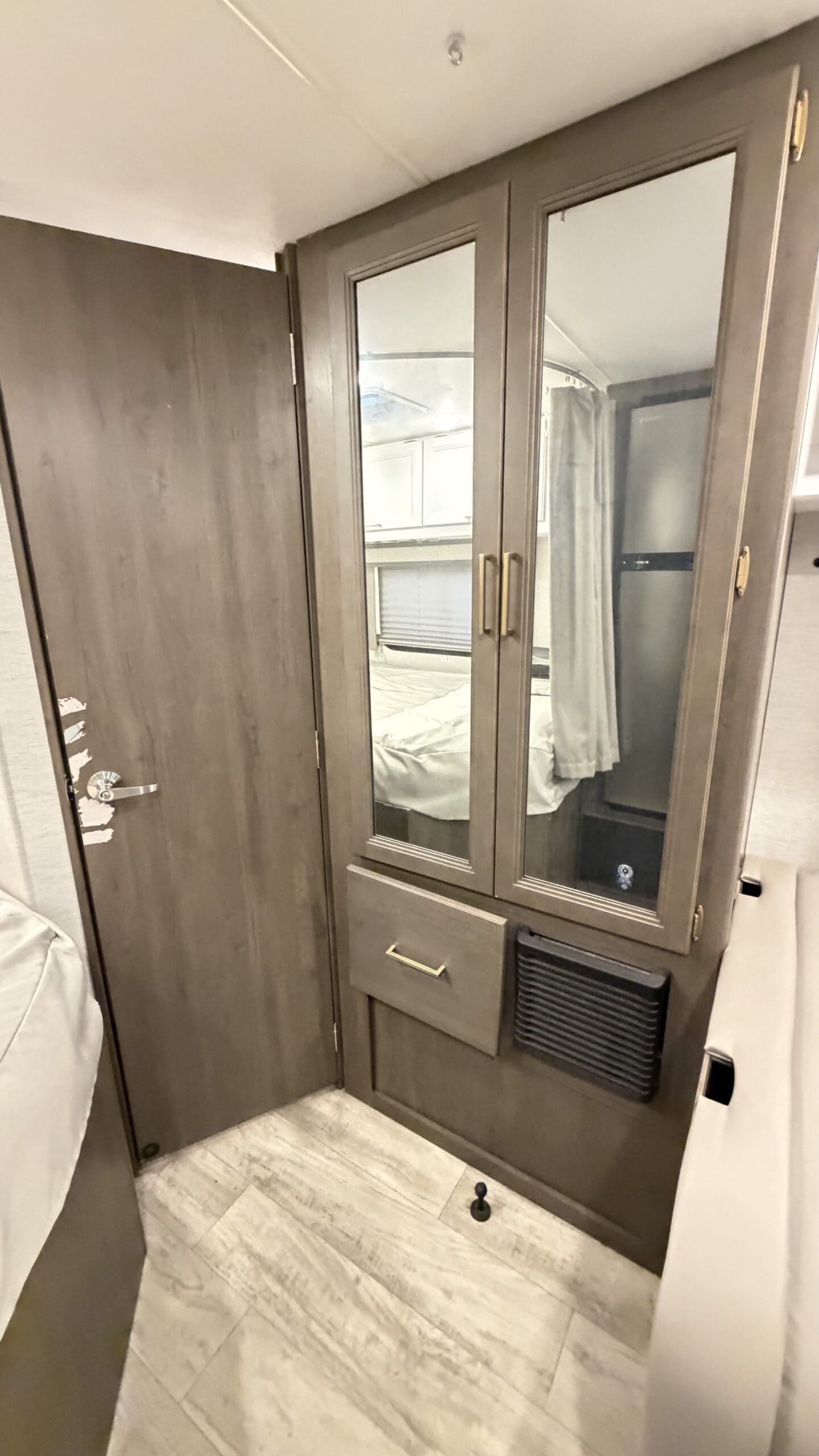2025 Thor Chateau 22E Class C motorhome - Image 30