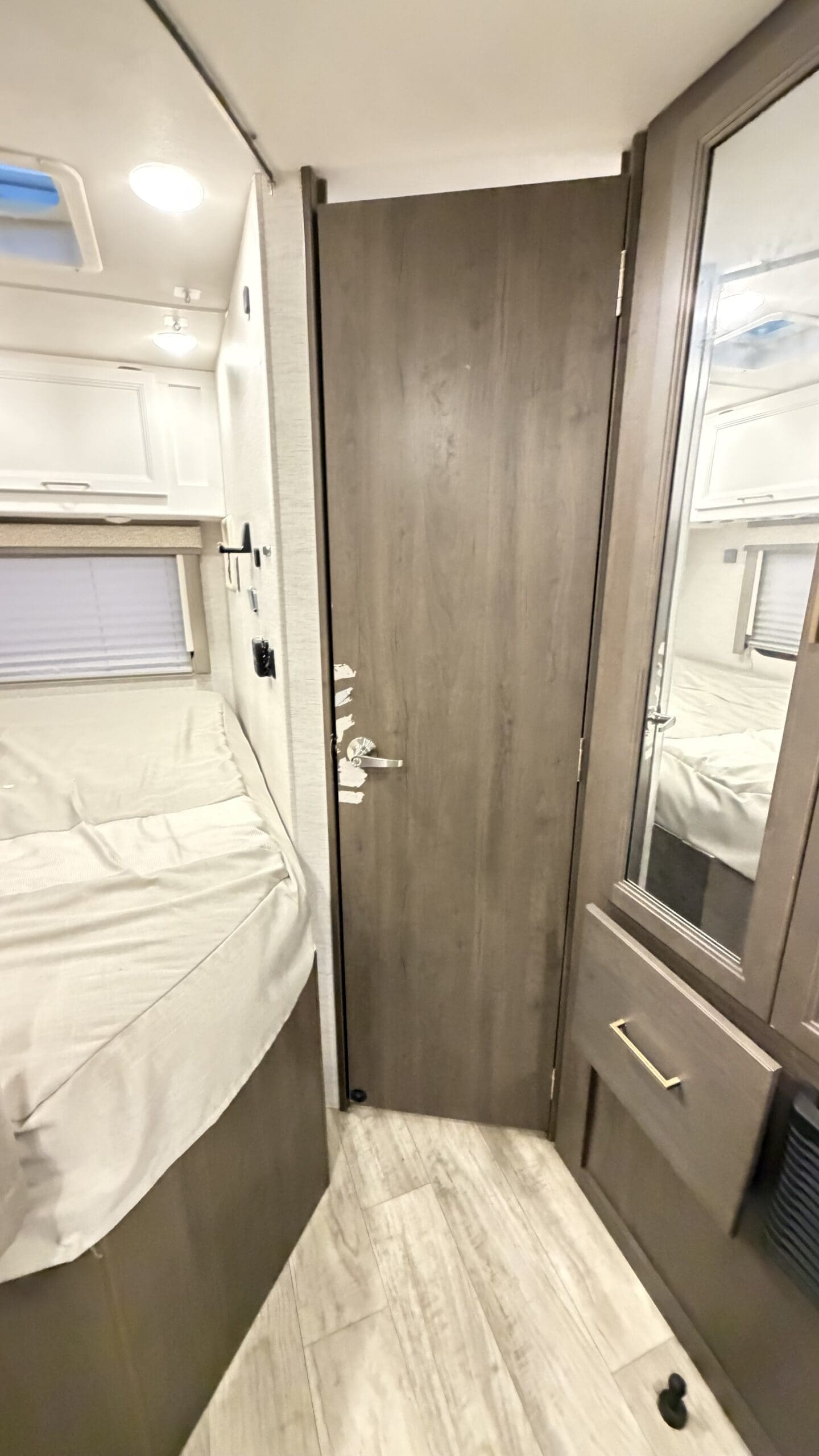 2025 Thor Chateau 22E Class C motorhome - Image 31