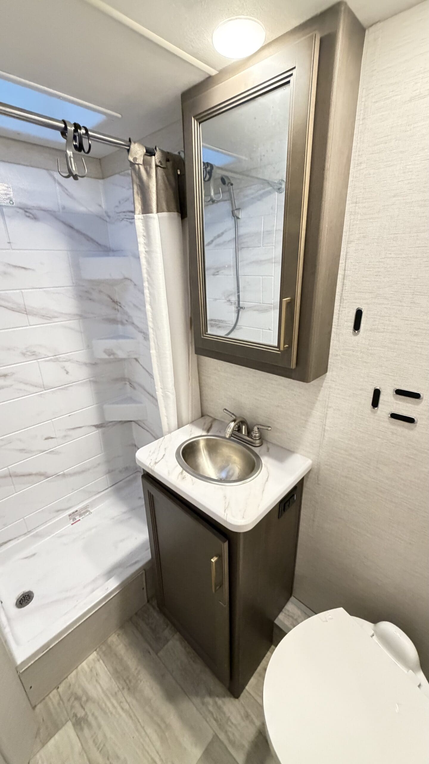 2025 Thor Chateau 22E Class C motorhome - Image 33