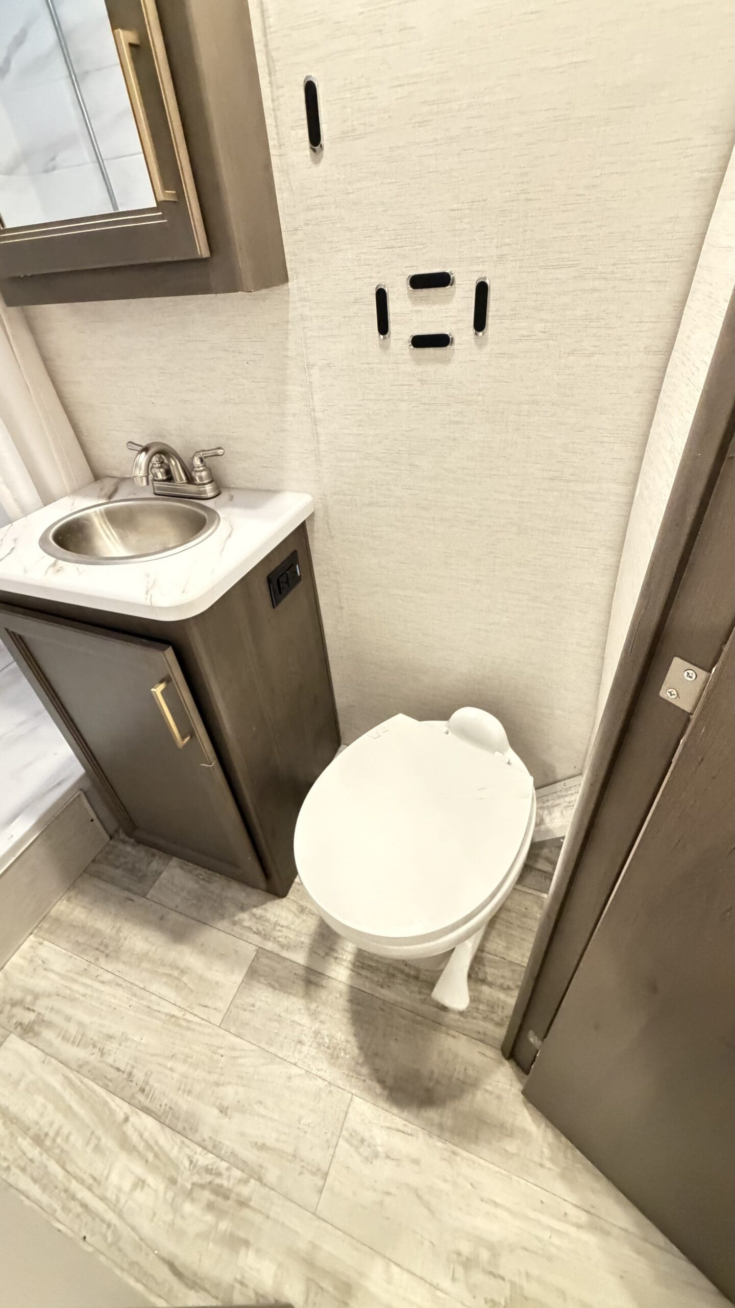 2025 Thor Chateau 22E Class C motorhome - Image 35
