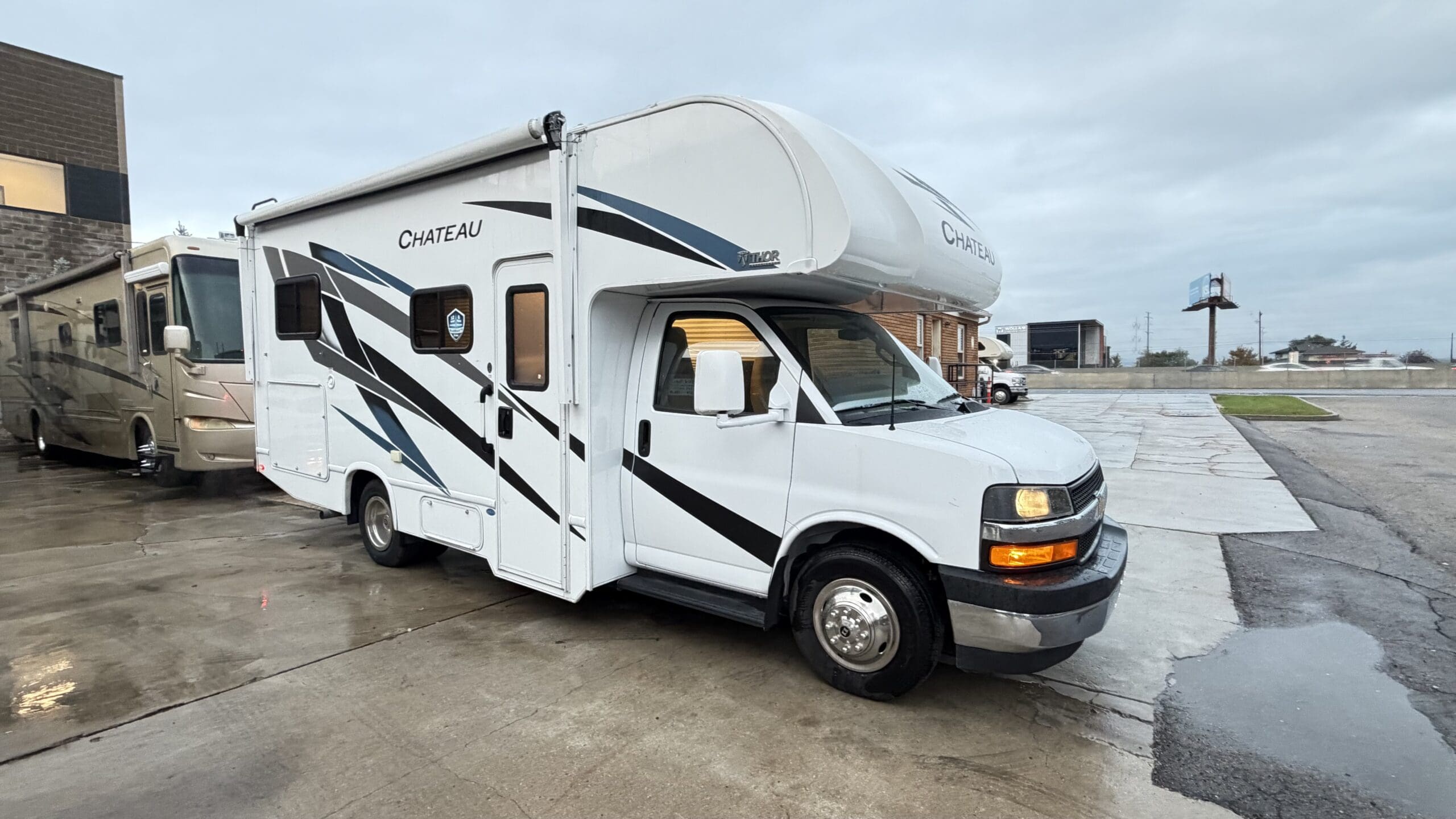 2025 Thor Chateau 22E Class C motorhome - Image 7