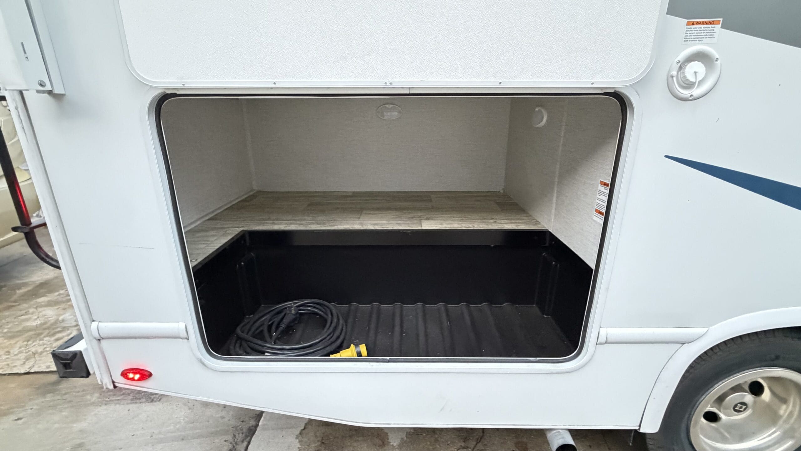 2025 Thor Chateau 22E Class C motorhome - Image 12