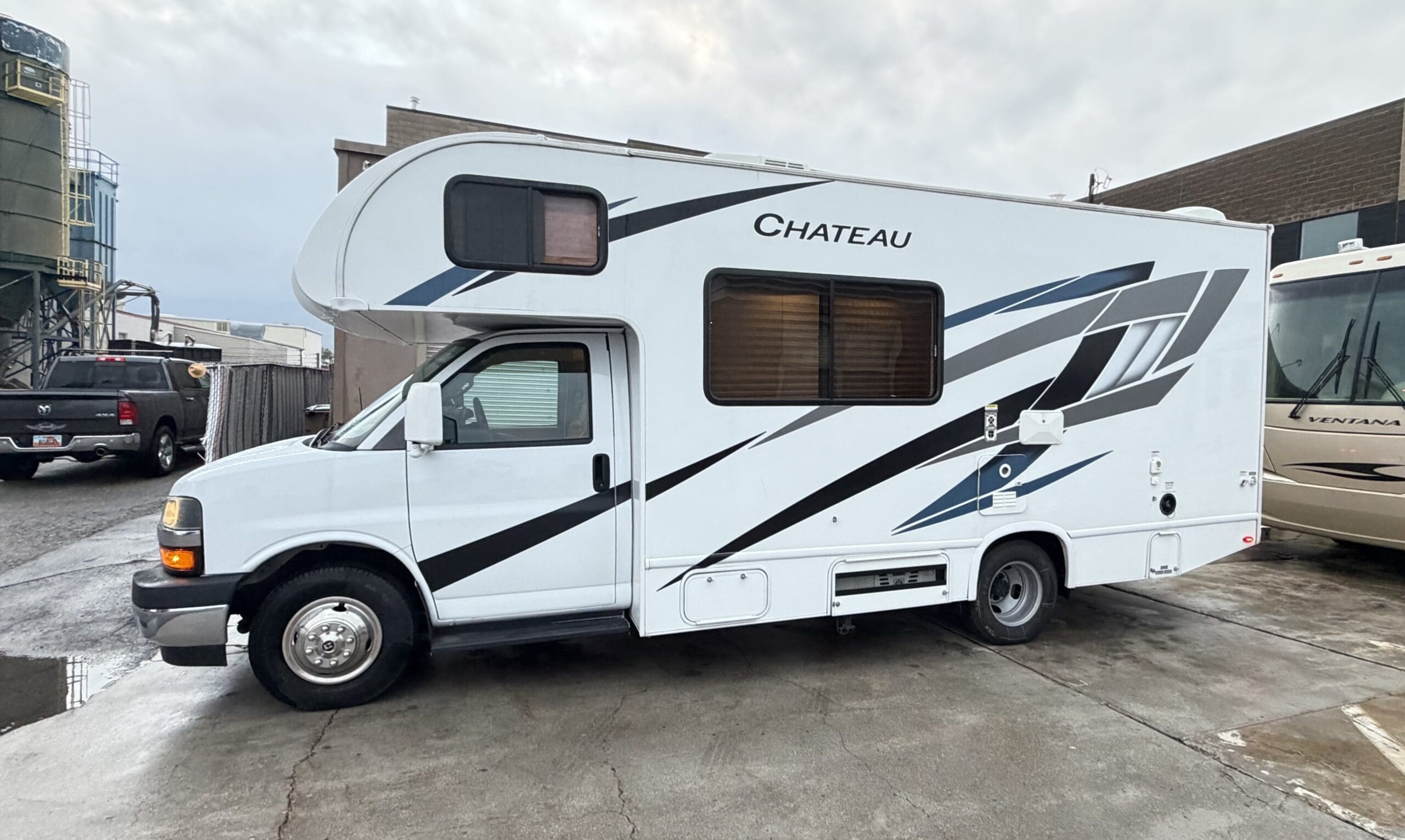 2025 Thor Chateau 22E Class C motorhome - Image 2
