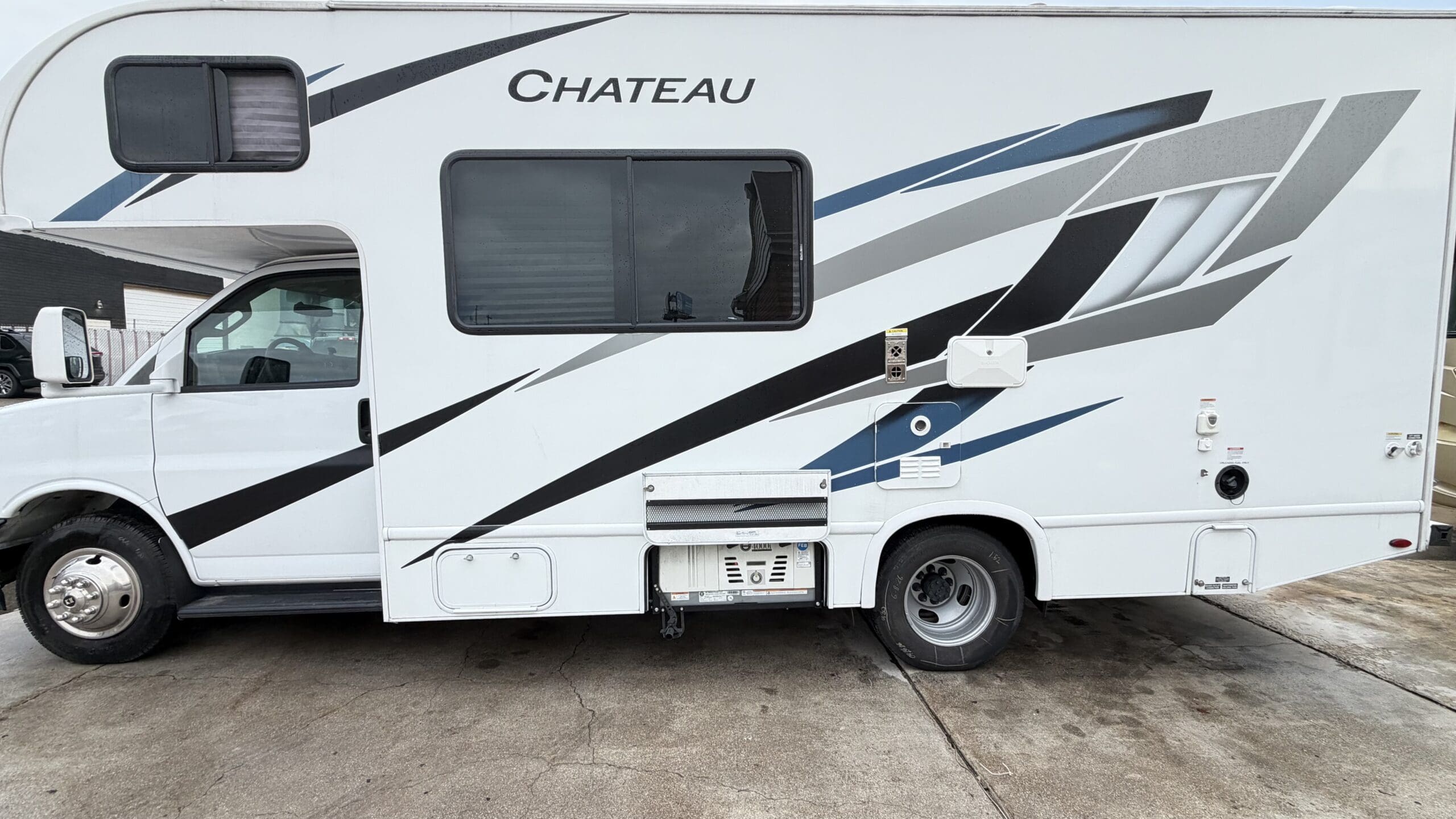 2025 Thor Chateau 22E Class C motorhome - Image 3