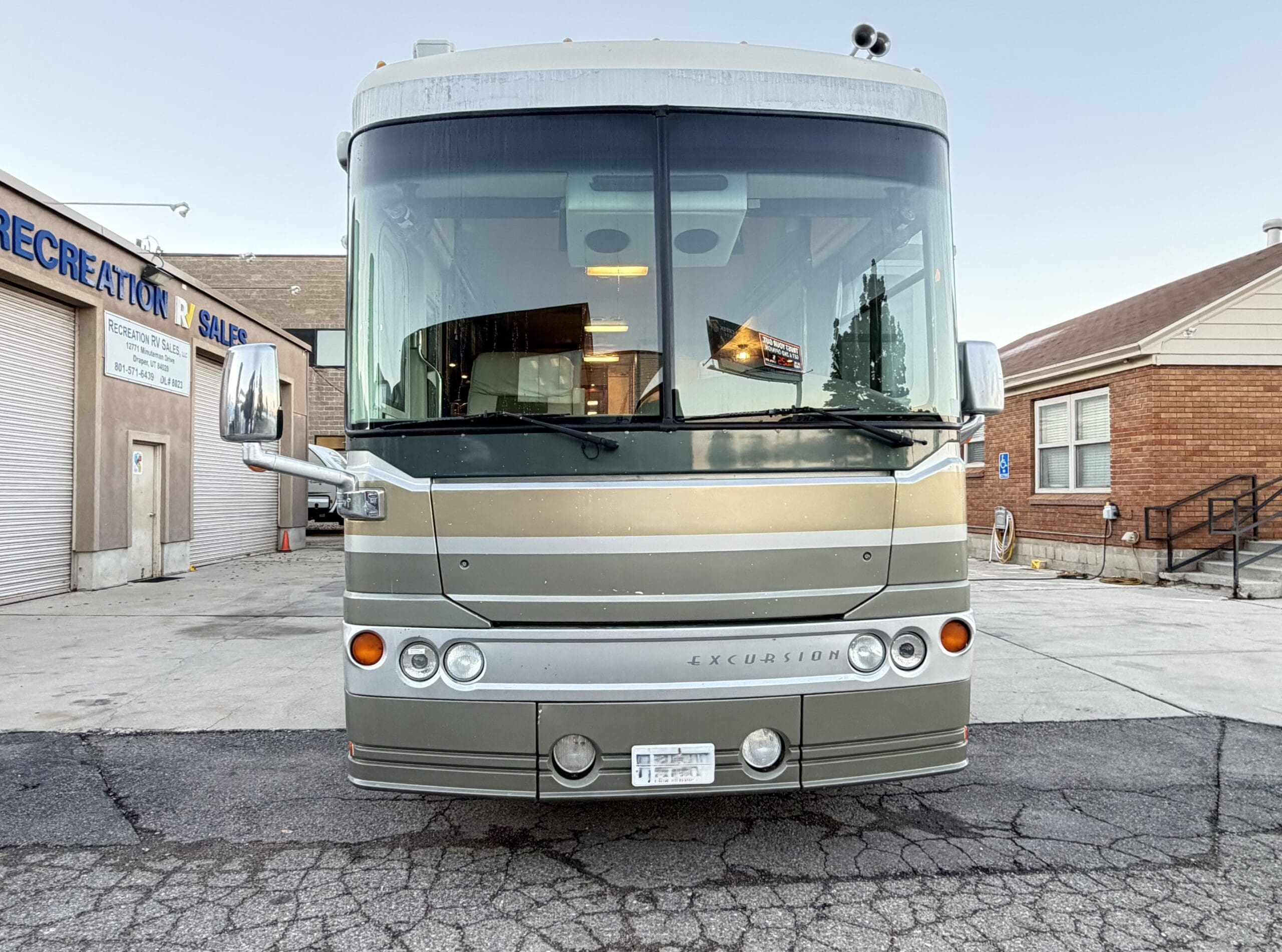 2003 Fleetwood Excursion 39L Pusher with 4 Slides - Image 10