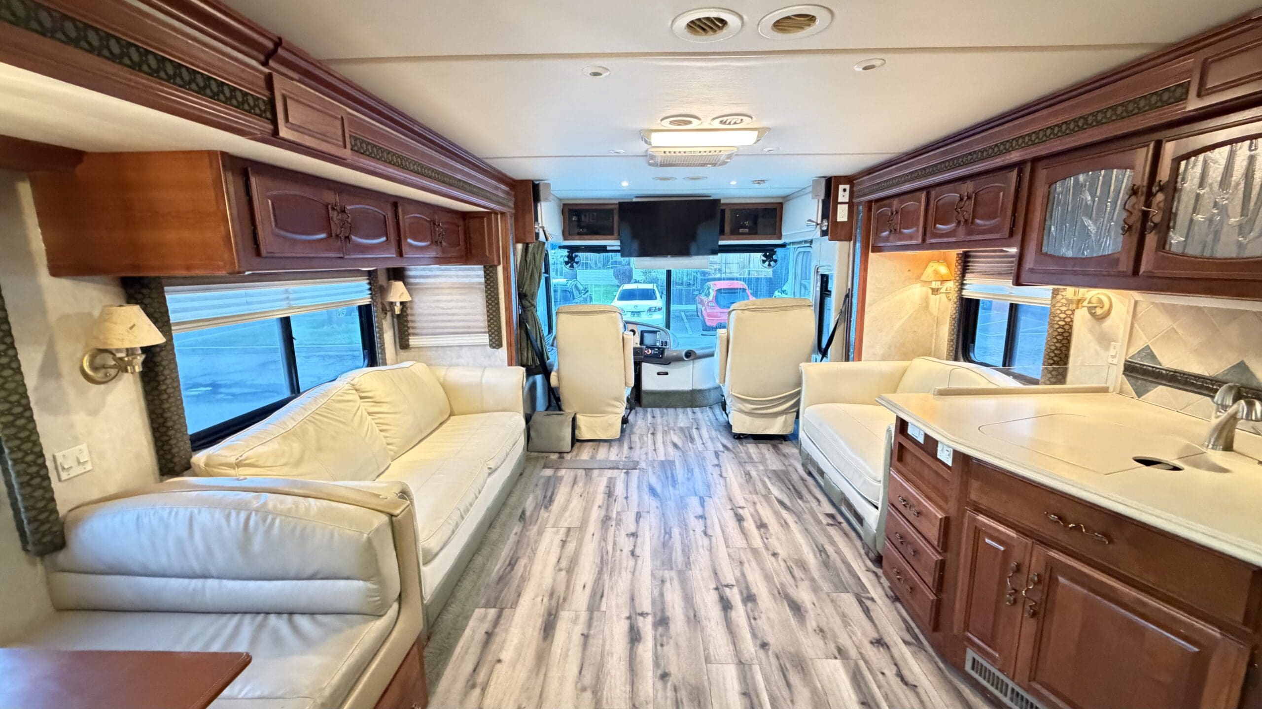 2003 Fleetwood Excursion 39L Pusher with 4 Slides - Image 18