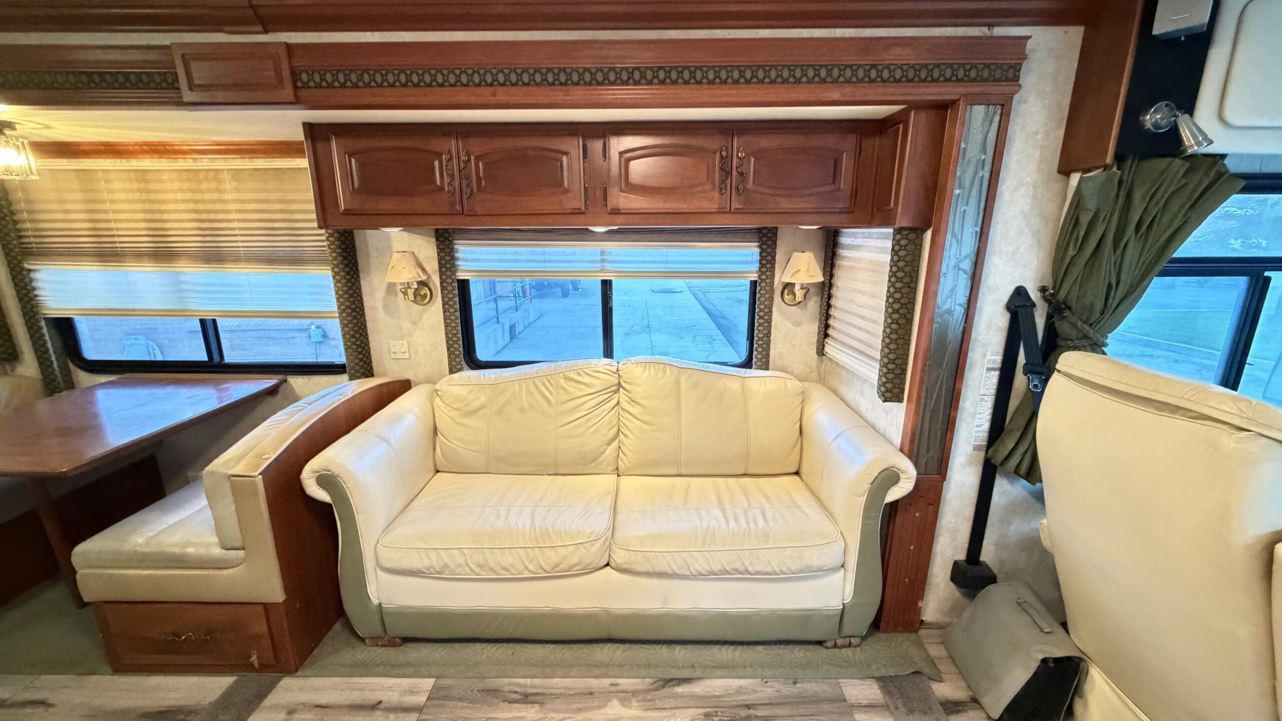 2003 Fleetwood Excursion 39L Pusher with 4 Slides - Image 19