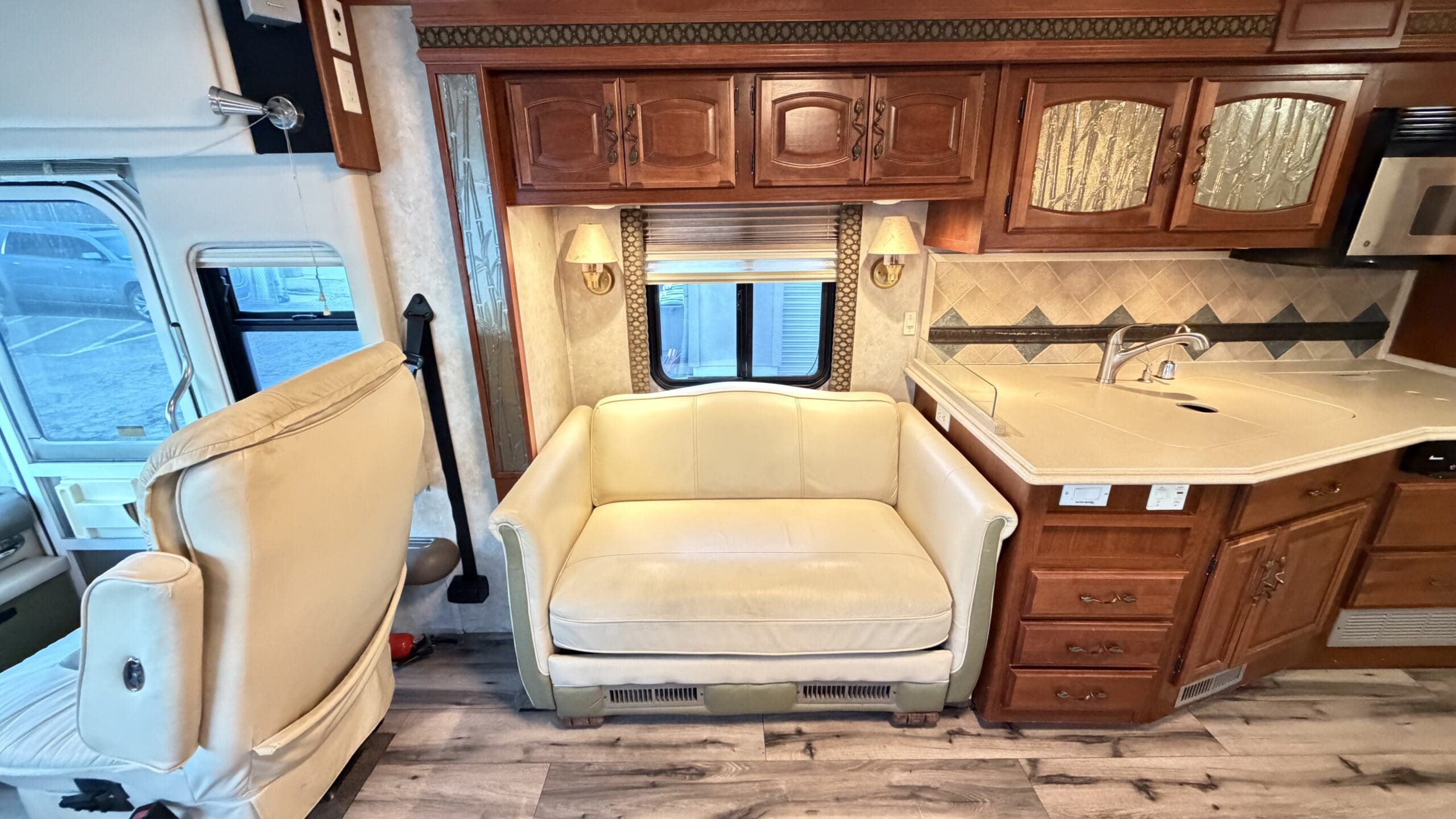 2003 Fleetwood Excursion 39L Pusher with 4 Slides - Image 20