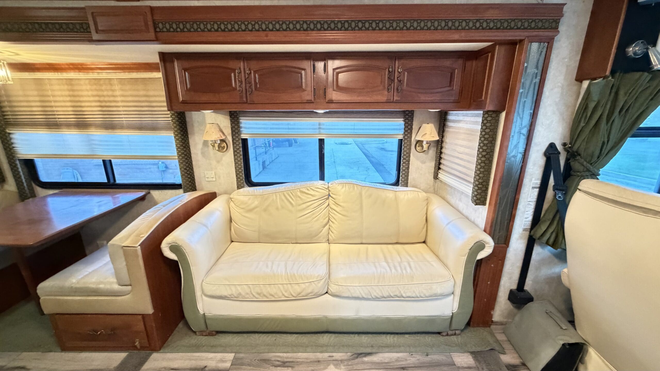 2003 Fleetwood Excursion 39L Pusher with 4 Slides - Image 21