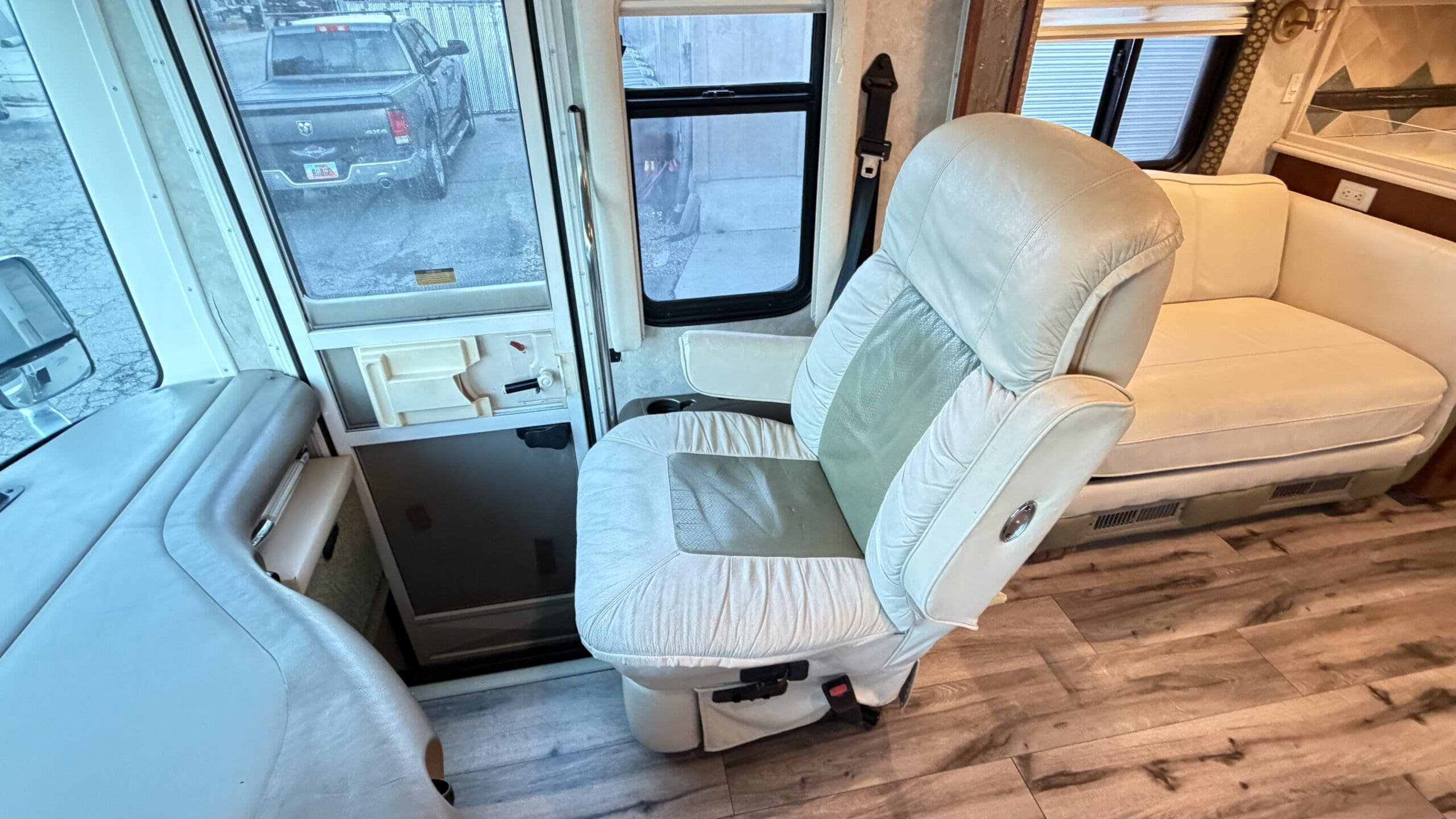 2003 Fleetwood Excursion 39L Pusher with 4 Slides - Image 26