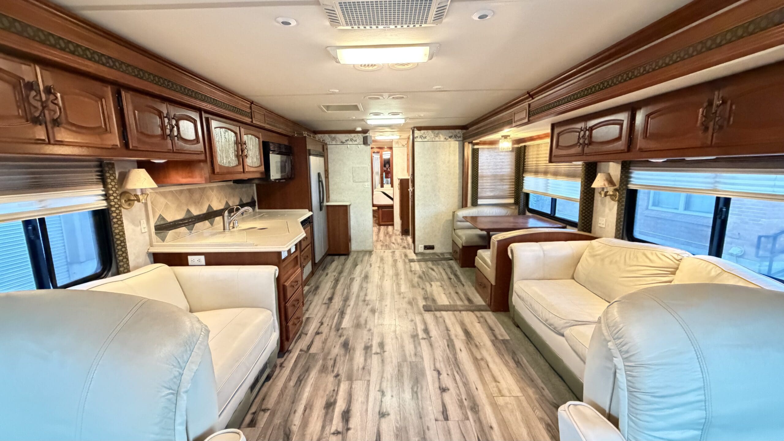 2003 Fleetwood Excursion 39L Pusher with 4 Slides - Image 27