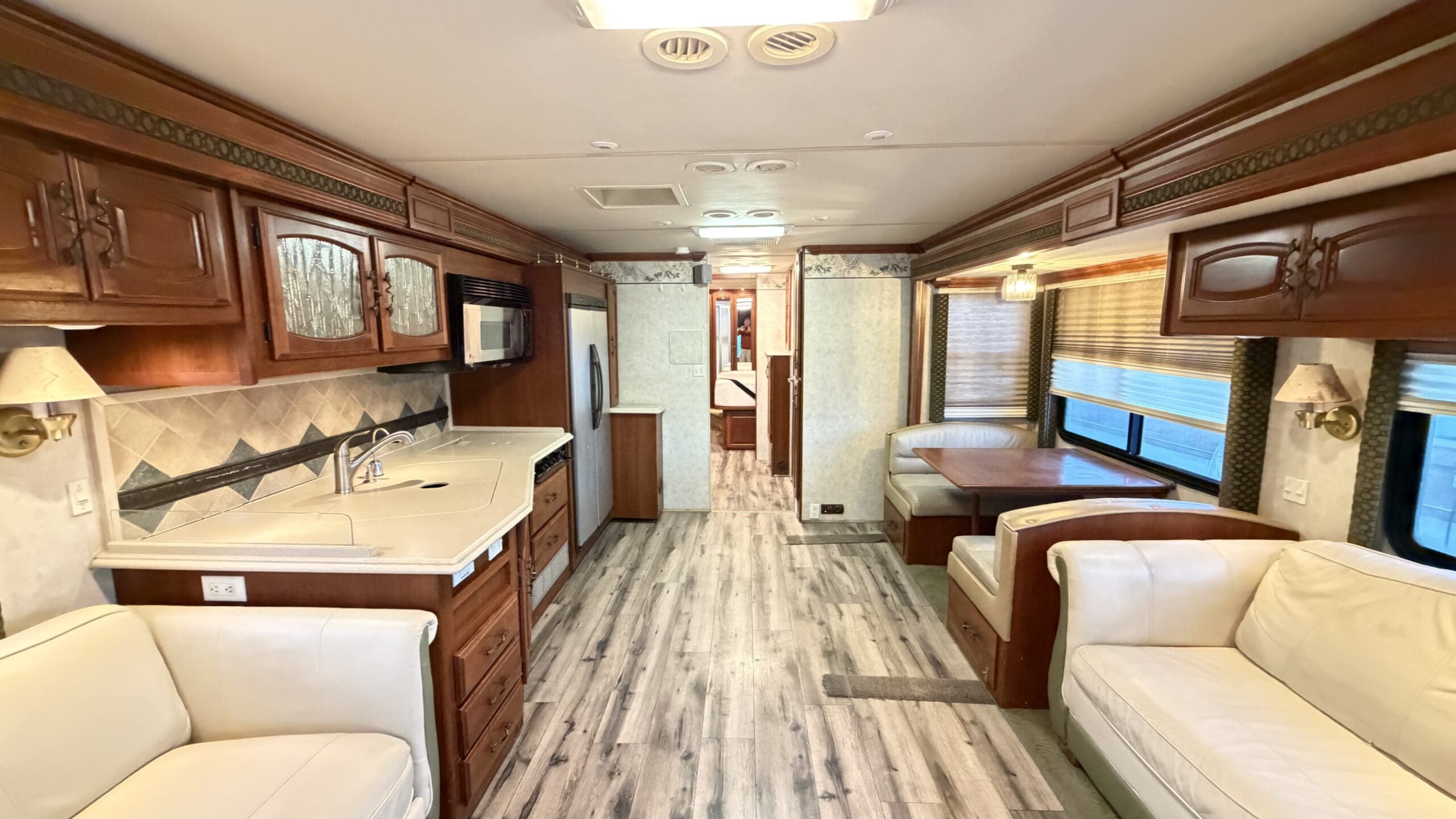2003 Fleetwood Excursion 39L Pusher with 4 Slides - Image 28