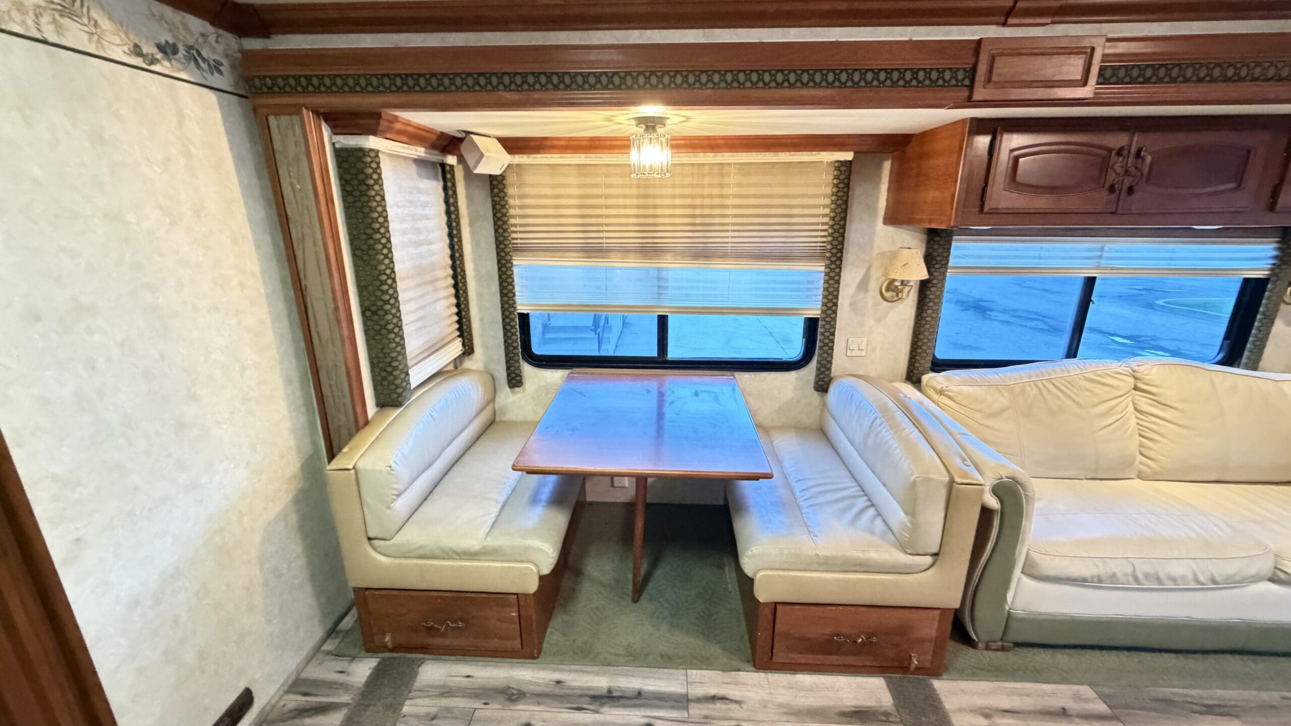 2003 Fleetwood Excursion 39L Pusher with 4 Slides - Image 29
