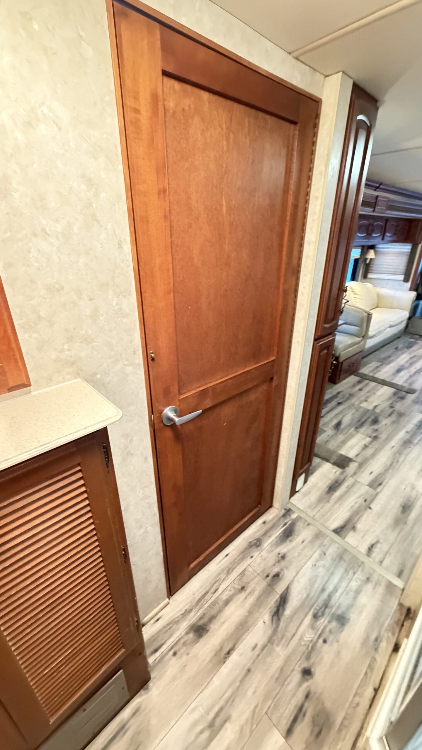 2003 Fleetwood Excursion 39L Pusher with 4 Slides - Image 45