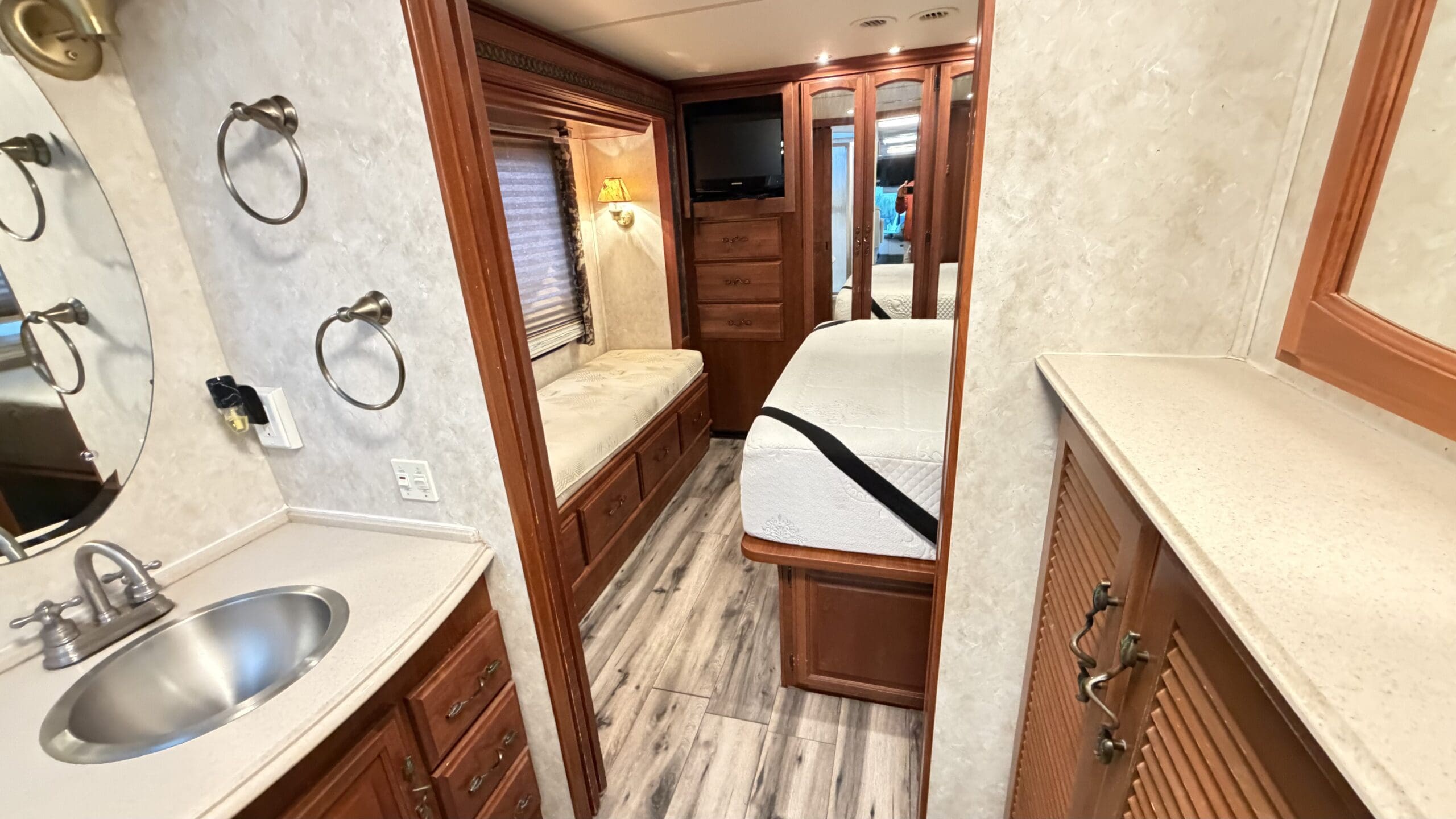 2003 Fleetwood Excursion 39L Pusher with 4 Slides - Image 35