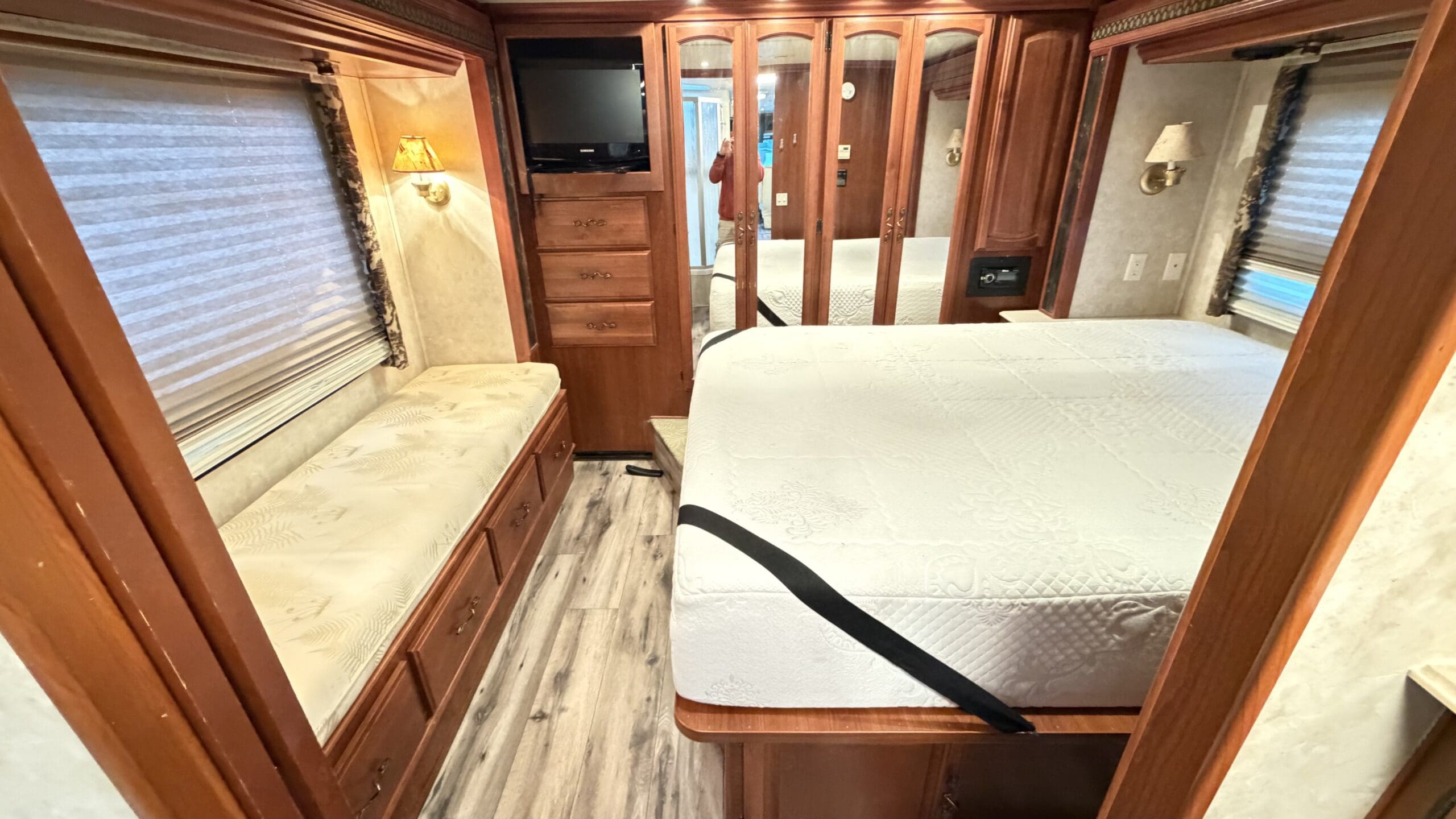 2003 Fleetwood Excursion 39L Pusher with 4 Slides - Image 36